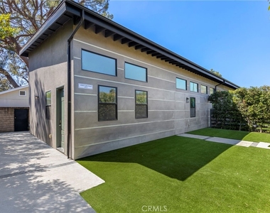 22920 Califa Street - Photo Thumbnail 6