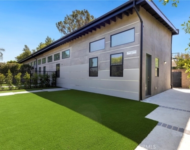 22920 Califa Street - Photo Thumbnail 17