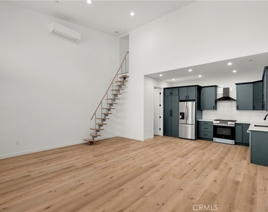 22920 Califa Street - Photo Thumbnail 8