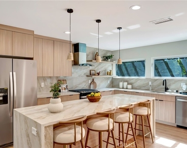 22120 Costanso Street - Photo Thumbnail 6