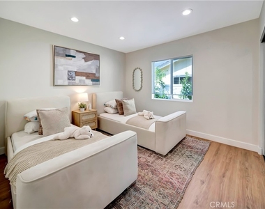 22120 Costanso Street - Photo Thumbnail 13