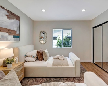 22120 Costanso Street - Photo Thumbnail 14