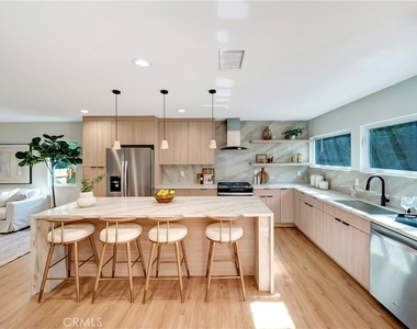 22120 Costanso Street - Photo Thumbnail 7