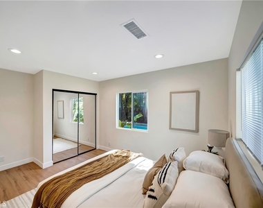 22120 Costanso Street - Photo Thumbnail 18