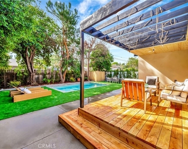 22120 Costanso Street - Photo Thumbnail 24