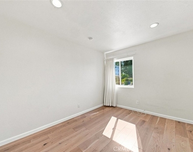 7244 Willis Avenue - Photo Thumbnail 18
