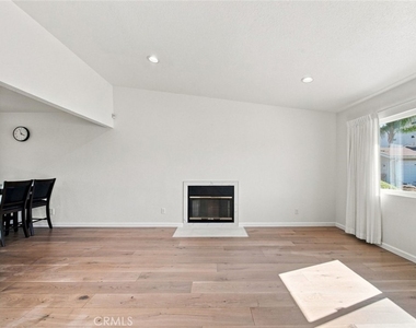 7244 Willis Avenue - Photo Thumbnail 3