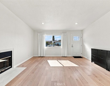 7244 Willis Avenue - Photo Thumbnail 5