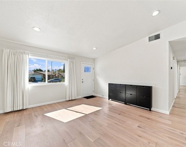 7244 Willis Avenue - Photo Thumbnail 7