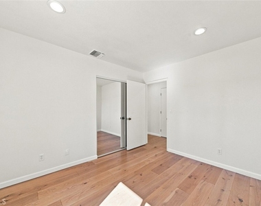 7244 Willis Avenue - Photo Thumbnail 17