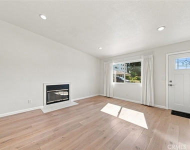 7244 Willis Avenue - Photo Thumbnail 4