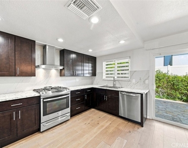 7244 Willis Avenue - Photo Thumbnail 10