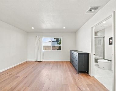 7244 Willis Avenue - Photo Thumbnail 14