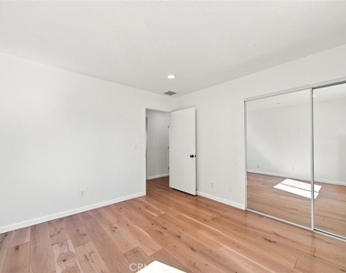 7244 Willis Avenue - Photo Thumbnail 15