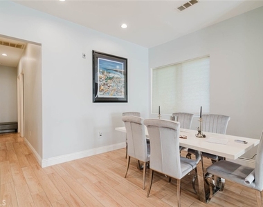 7347 1/2 Jamieson Avenue - Photo Thumbnail 5