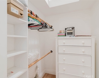 7347 1/2 Jamieson Avenue - Photo Thumbnail 14