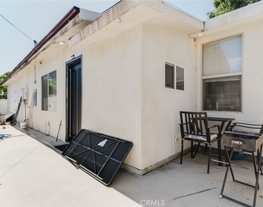 7347 1/2 Jamieson Avenue - Photo Thumbnail 1
