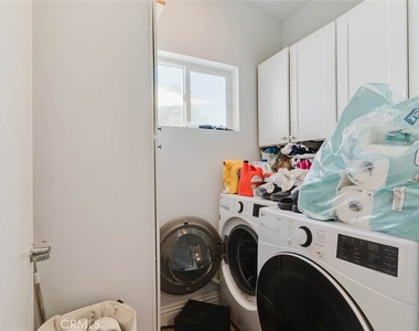 7347 1/2 Jamieson Avenue - Photo Thumbnail 10