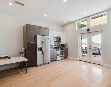 7347 1/2 Jamieson Avenue - Photo Thumbnail 7