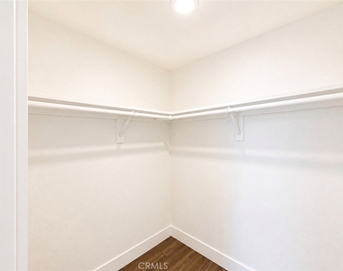 1739 1/2 Magnolia Avenue - Photo Thumbnail 7