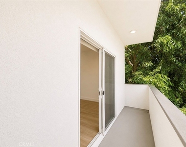 1739 1/2 Magnolia Avenue - Photo Thumbnail 13