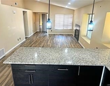 43401 Alep Avenue - Photo Thumbnail 9