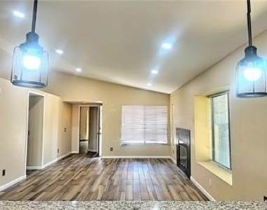 43401 Alep Avenue - Photo Thumbnail 16