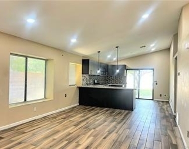 43401 Alep Avenue - Photo Thumbnail 11