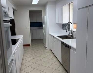 139 Sherwood Drive - Photo Thumbnail 9