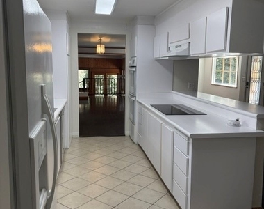 139 Sherwood Drive - Photo Thumbnail 10