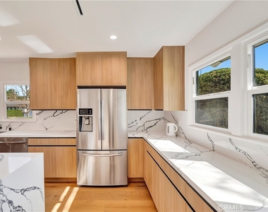23635 Marylee St - Photo Thumbnail 15