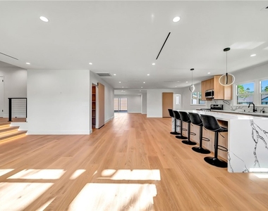 23635 Marylee St - Photo Thumbnail 8