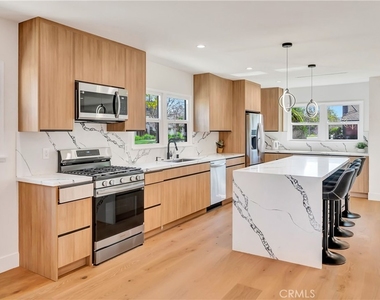 23635 Marylee St - Photo Thumbnail 11