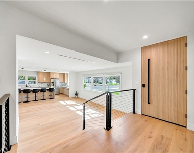 23635 Marylee St - Photo Thumbnail 4