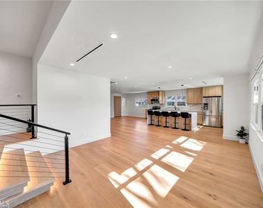 23635 Marylee St - Photo Thumbnail 6