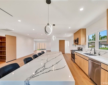 23635 Marylee St - Photo Thumbnail 13