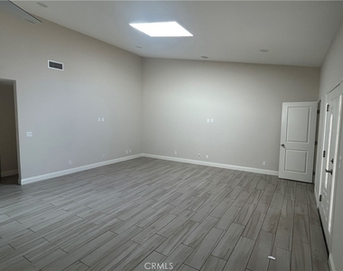 17223 Kingsbury Street - Photo Thumbnail 9