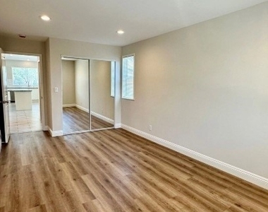 17223 Kingsbury Street - Photo Thumbnail 12