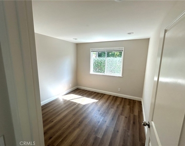 17223 Kingsbury Street - Photo Thumbnail 25