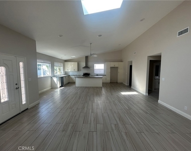 17223 Kingsbury Street - Photo Thumbnail 4