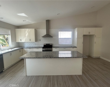 17223 Kingsbury Street - Photo Thumbnail 5