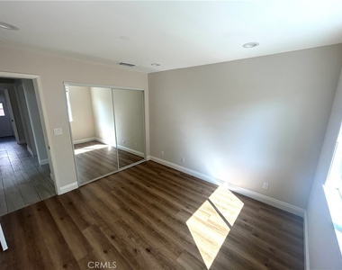 17223 Kingsbury Street - Photo Thumbnail 24