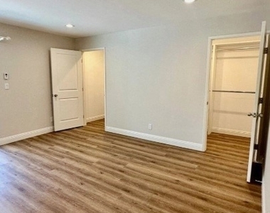 17223 Kingsbury Street - Photo Thumbnail 18