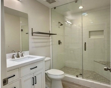 17223 Kingsbury Street - Photo Thumbnail 14