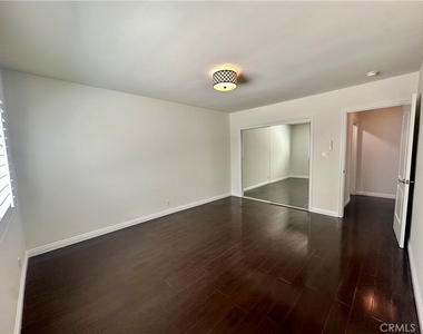 2726 N Brighton St - Photo Thumbnail 14