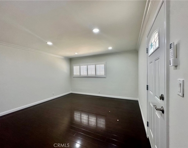 2726 N Brighton St - Photo Thumbnail 2