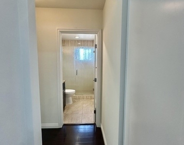 2726 N Brighton St - Photo Thumbnail 8
