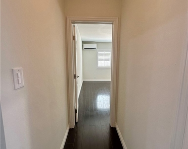 2726 N Brighton St - Photo Thumbnail 11