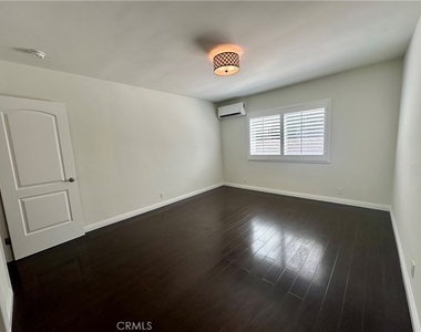 2726 N Brighton St - Photo Thumbnail 13