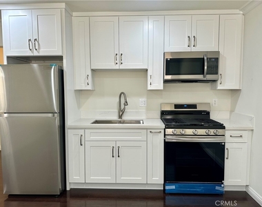 2726 N Brighton St - Photo Thumbnail 7